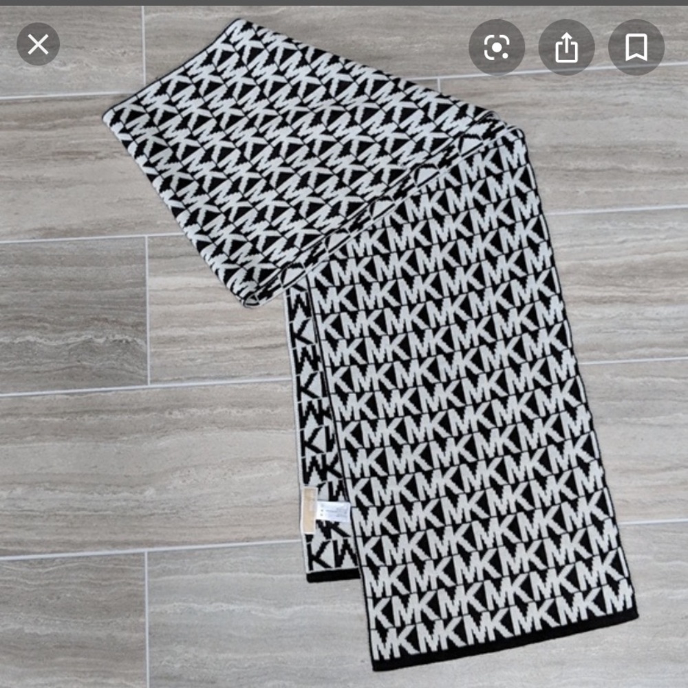 Woman’s scarf
